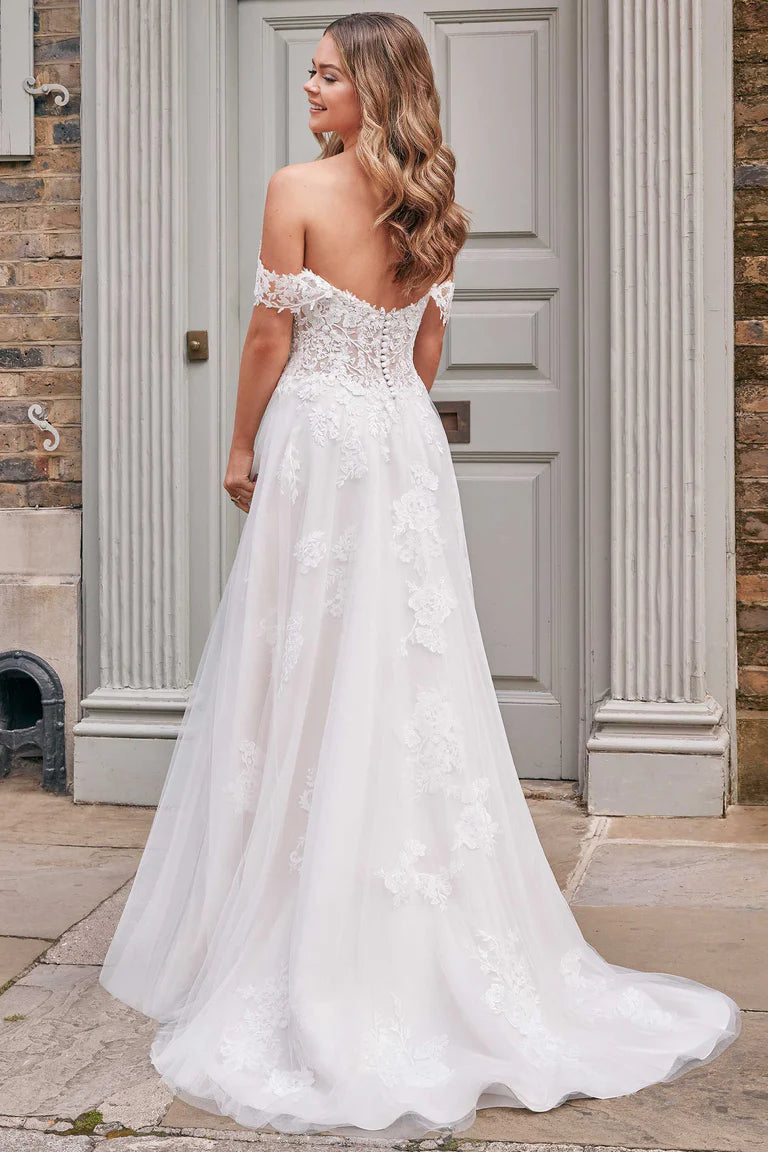 UK18 Meredith - Adore Bridal and Occasion Wear