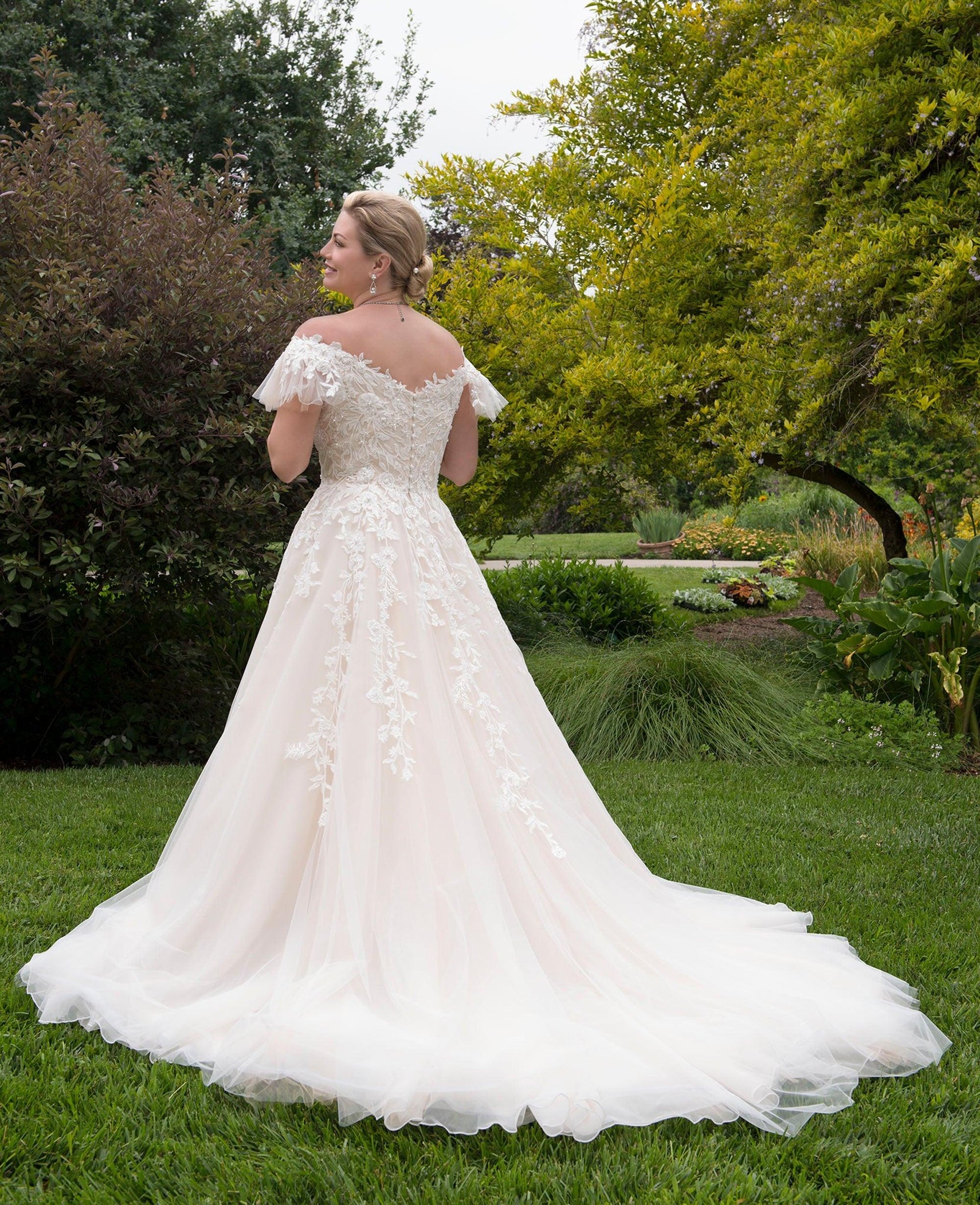 UK20 ANNABELLA 50% OFF/ WAS £1295/NOW - Adore Bridal and Occasion Wear
