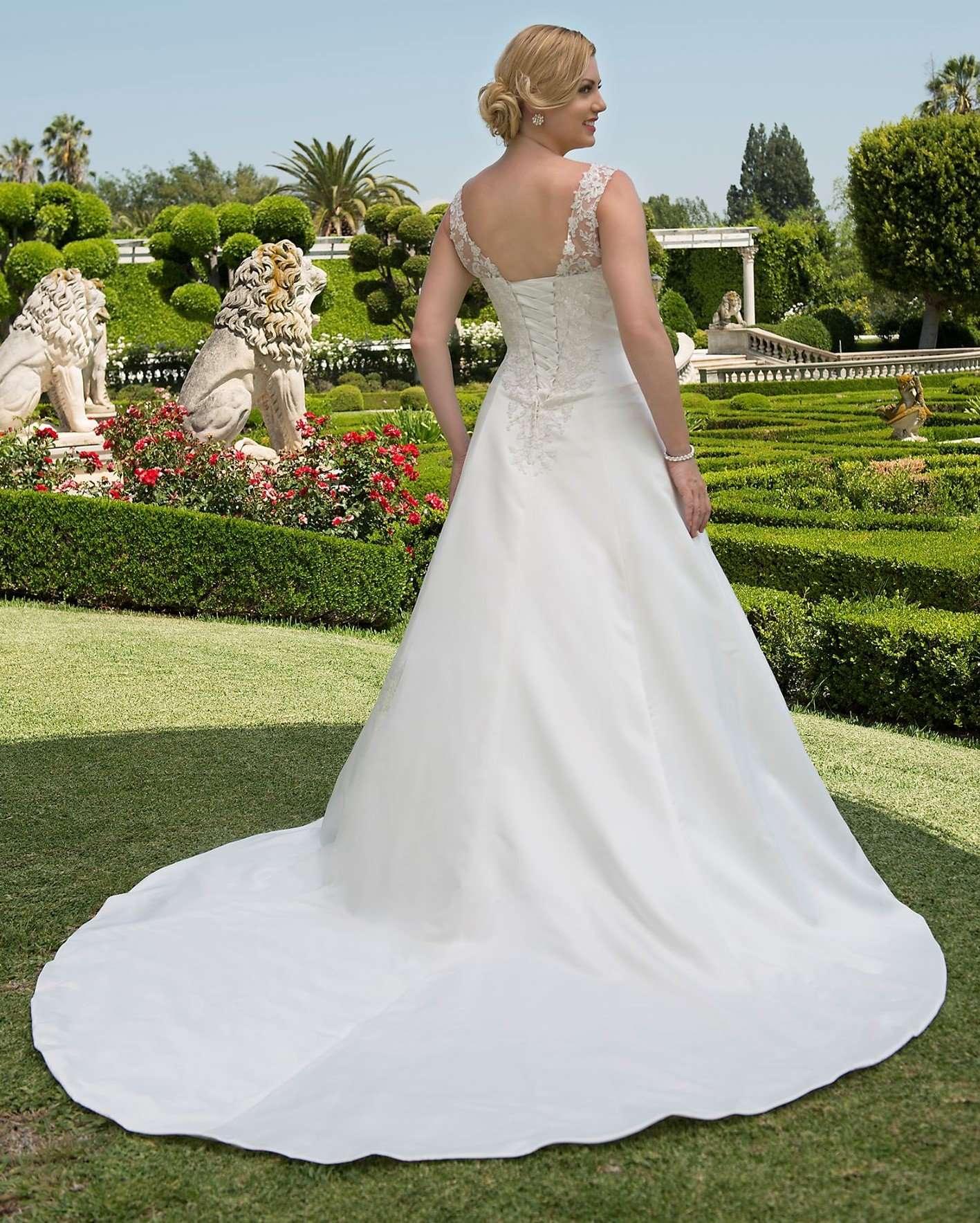 UK28 ERICA 10% OFF/ WAS £785/NOW - Adore Bridal and Occasion Wear