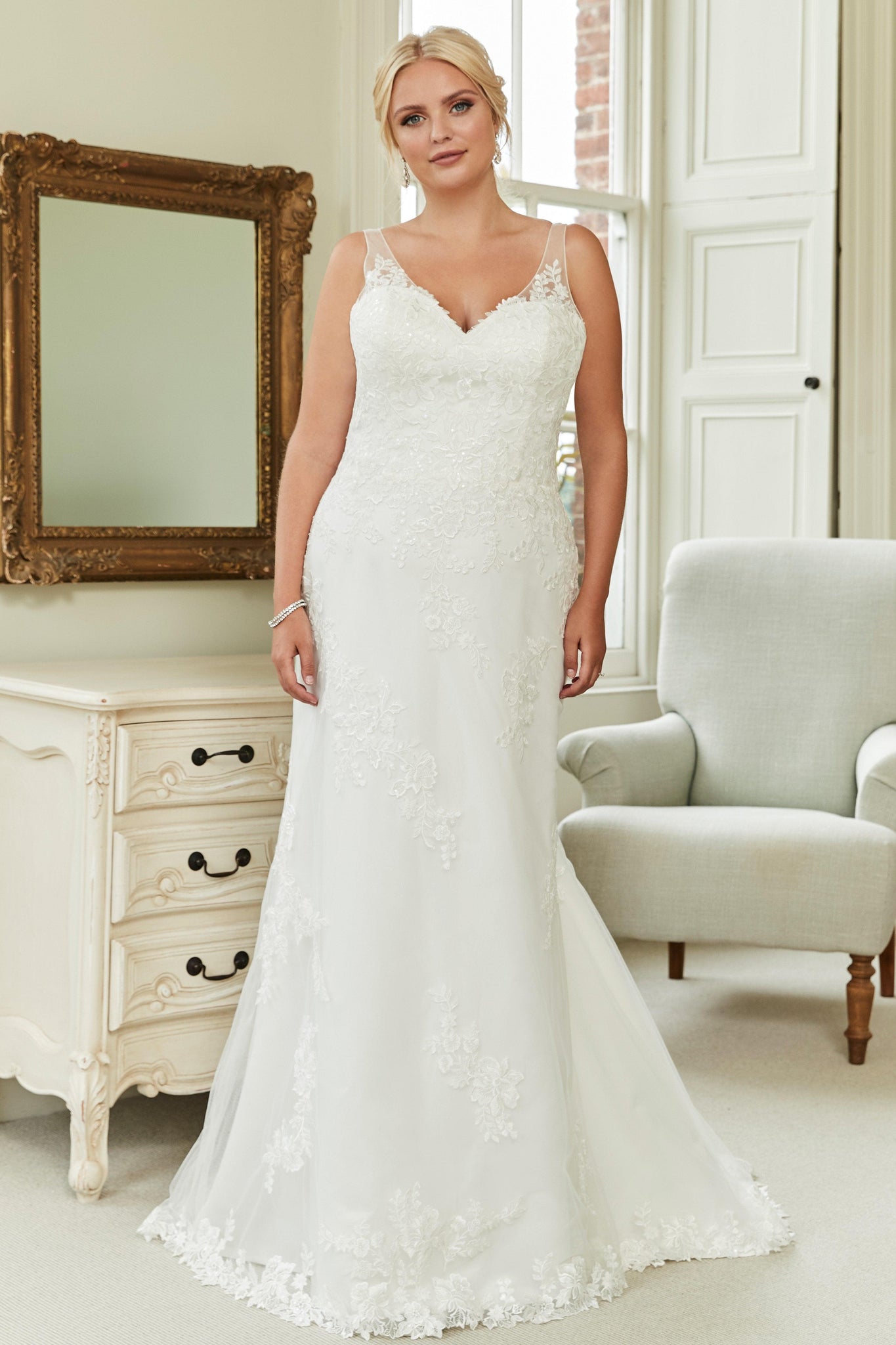 UK24 ChloeLouise - Adore Bridal and Occasion Wear